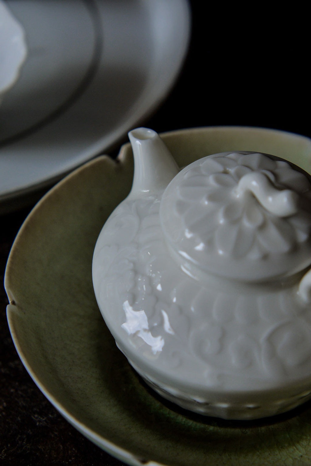 Vintage Ming Dynasty Dehua Kungfu Teapot with Lotus Relief|Best Ceramics