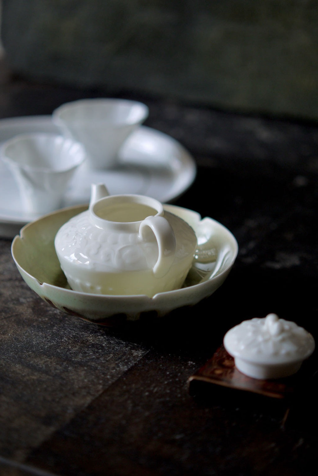 Vintage Ming Dynasty Dehua Kungfu Teapot with Lotus Relief|Best Ceramics