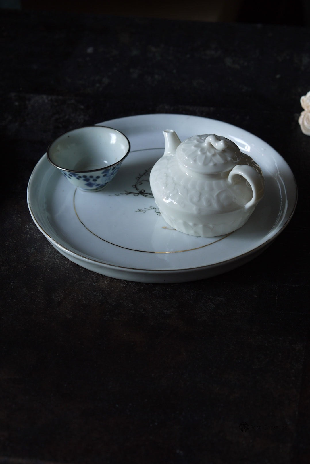 Vintage Ming Dynasty Dehua Kungfu Teapot with Lotus Relief|Best Ceramics