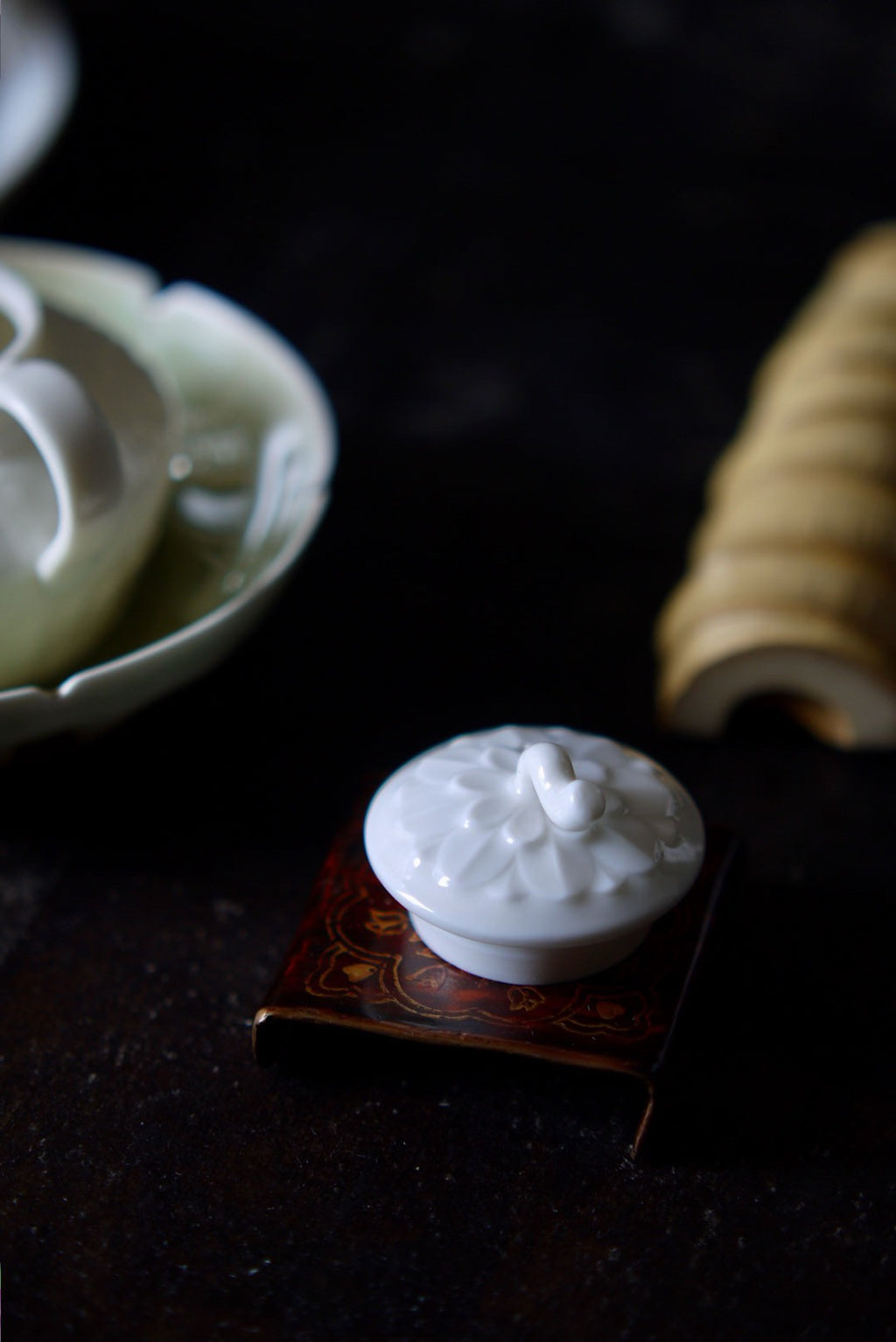 Vintage Ming Dynasty Dehua Kungfu Teapot with Lotus Relief|Best Ceramics