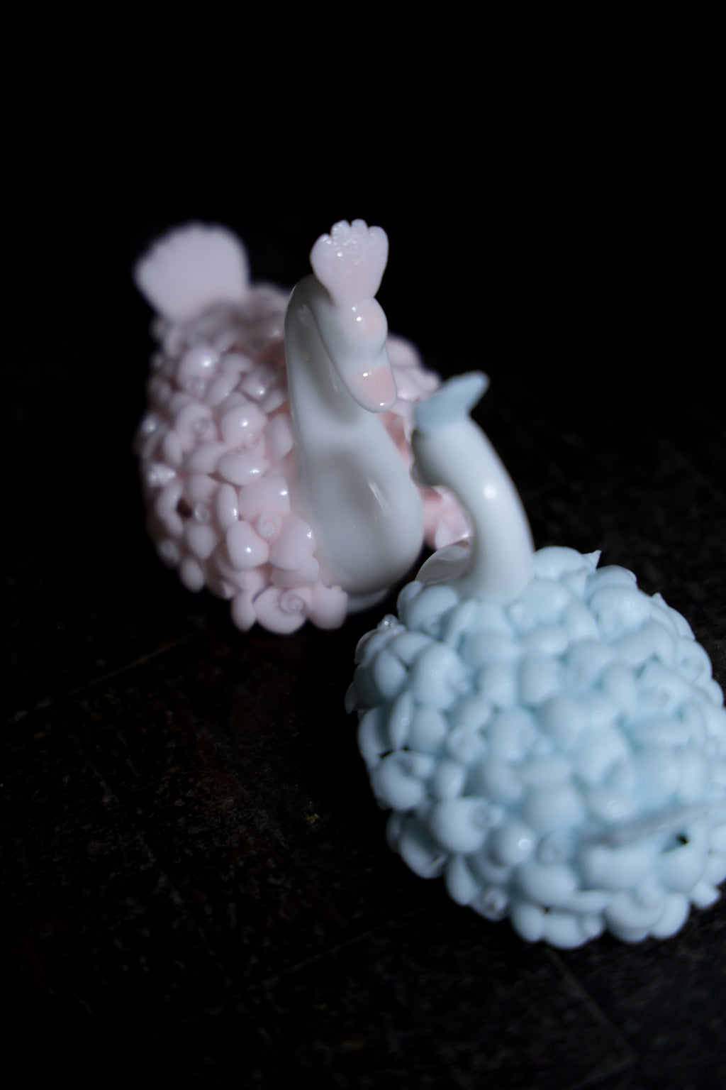 Hand-Sculpted Porcelain Swan - Intangible Cultural Heritage Art Decor