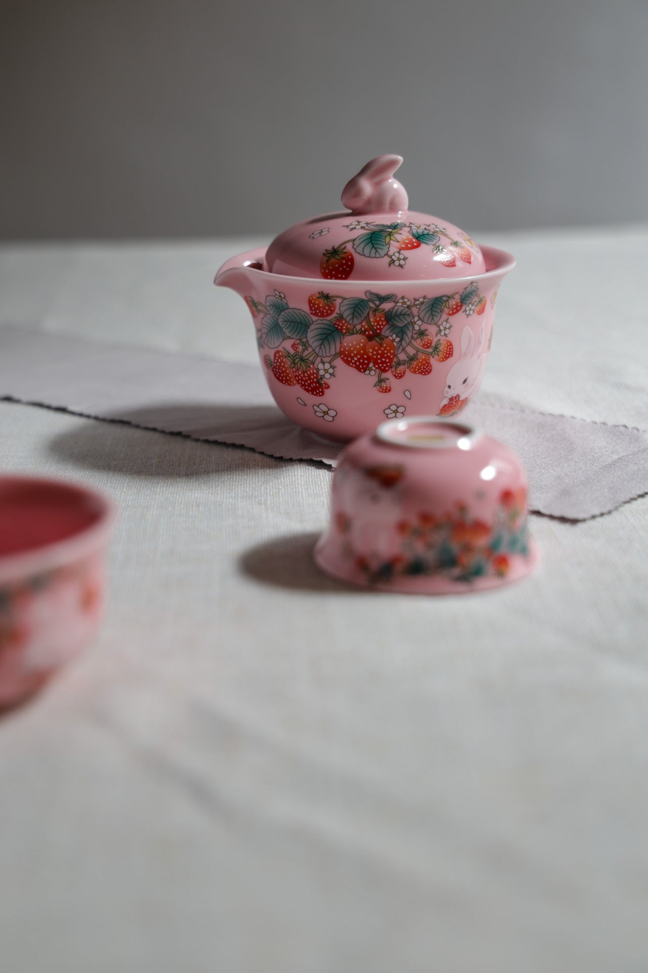 Strawberry Garden Portable Tea Set | 1 Pot 2 Cups Quick-Brew Kit