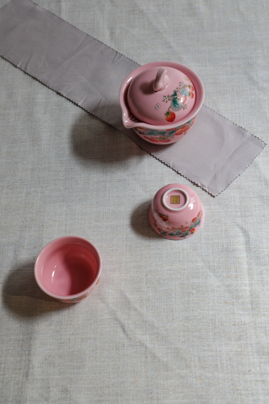 Strawberry Garden Portable Tea Set | 1 Pot 2 Cups Quick-Brew Kit