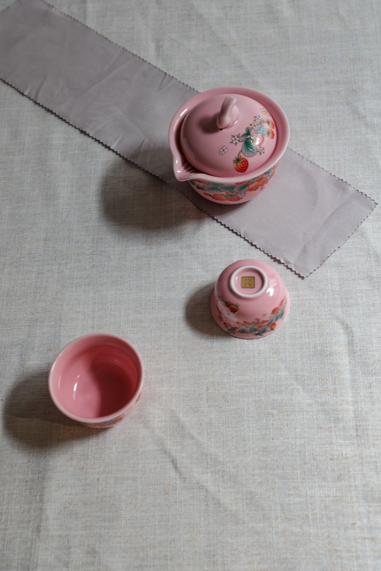 Strawberry Garden Portable Tea Set | 1 Pot 2 Cups Quick-Brew Kit