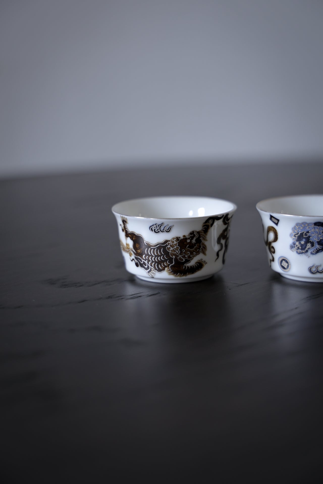 Luxury Porcelain Tea Set with Silver Lion Finial & 2 Cups|Best Ceramics