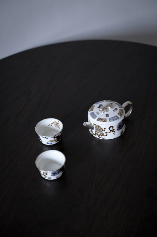 Luxury Porcelain Tea Set with Silver Lion Finial & 2 Cups|Best Ceramics