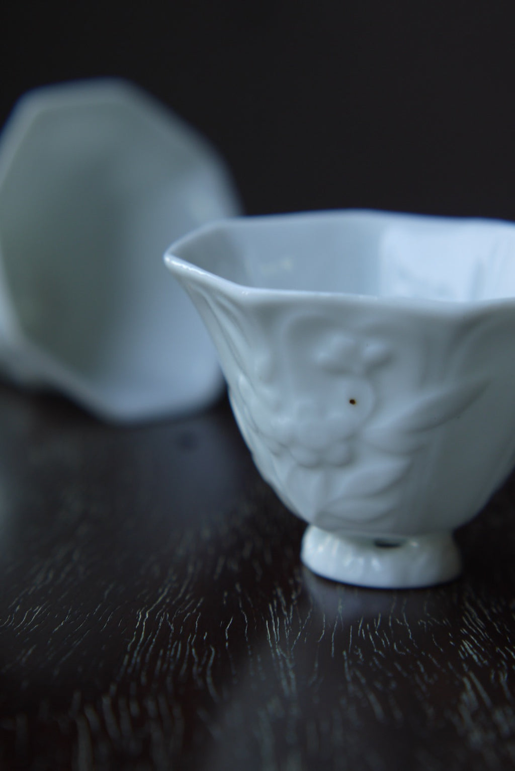 Tasses à thé de sculpture de fleurs de style antique