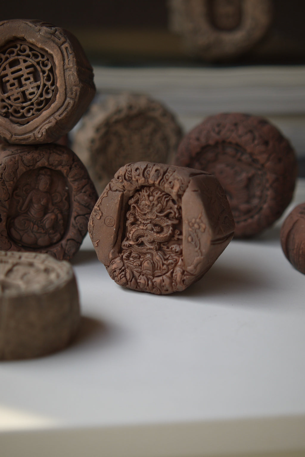 Soucoupe à couvercles antiques