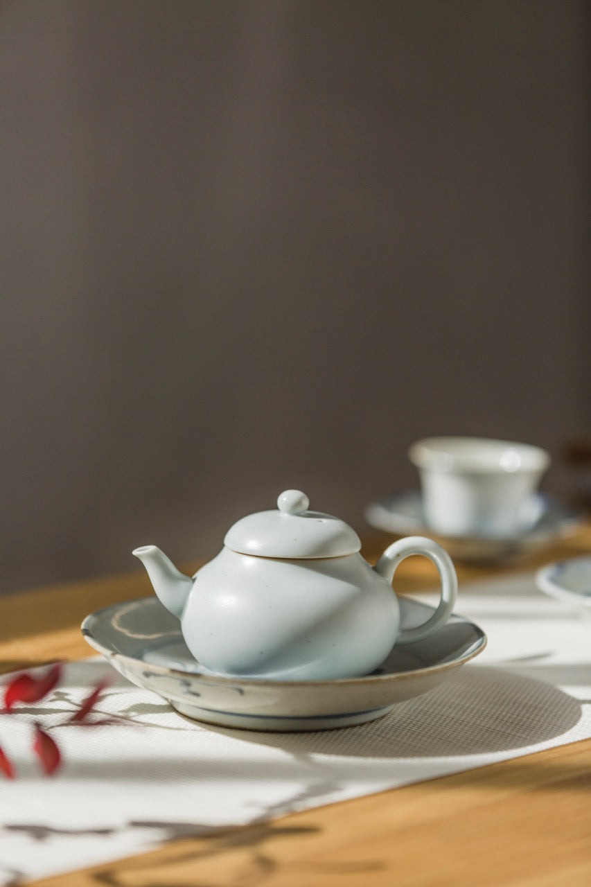 Traditional Style Teapot 